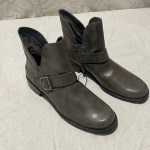 AEROSOLES Grey Booties